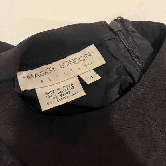 CLASSY & TIMELESSALL EFFORTLESS BLACK DRESS - Picture 3 of 4